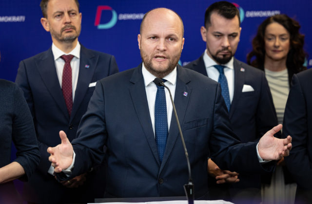 Demokratov mrzí, že zostali tesne pod piatimi percentami a nezískali žiadny mandát. Rozhodnutie voličov však rešpektujú