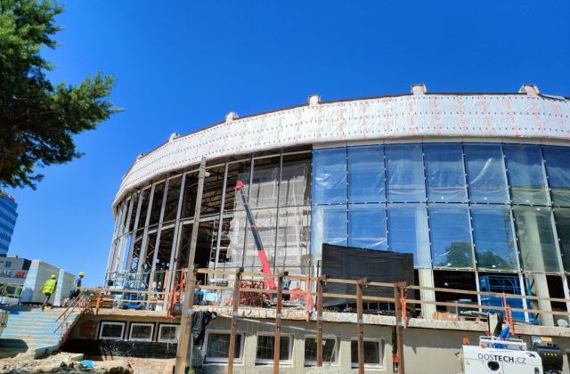 Výstavba Národného olympijského centra plaveckých športov Košice je v sklze, podľa primátora by to dodávateľ mohol dobehnúť (video+foto)