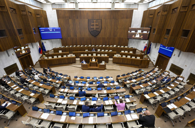 Poslanci prerokujú zmeny v zákone o mediálnych službách v skrátenom legislatívnom konaní