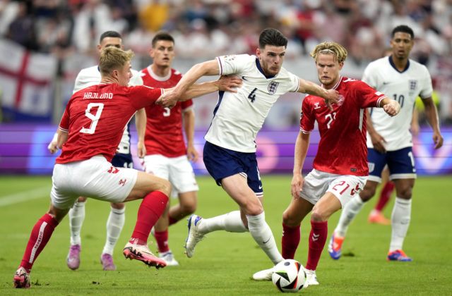 Angličania majú po remíze na ME vo futbale na konte štyri body, no kritika na ich adresu rastie