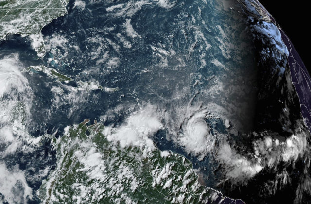 Tropická búrka Beryl zosilnela na prvý hurikán tejto sezóny v Atlantickom oceáne a môže ešte nabrať na sile