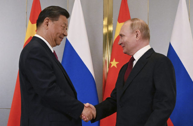 Vzťahy medzi Moskvou a Pekingom prežívajú „najlepšie obdobie v histórii”, povedal Putin na stretnutí so Si Ťin-pchingom