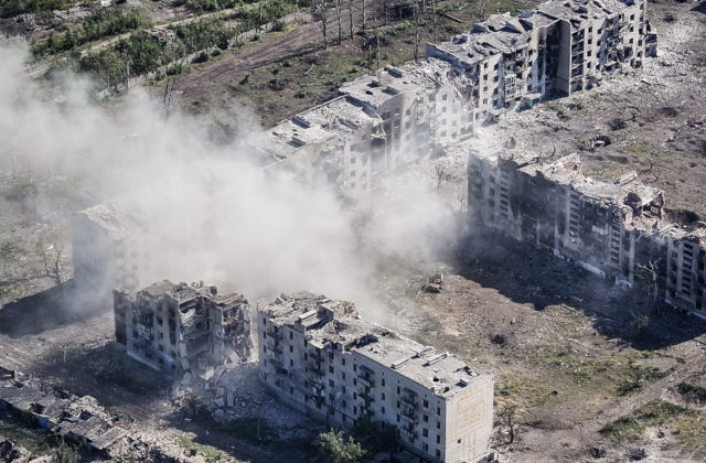 Ukrajinskí vojaci sa stiahli z časti kľúčového mesta Časiv Jar, pre Rusov je bránou na spustenie ďalších útokov