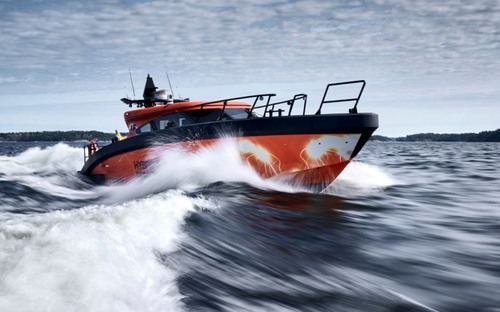 Hybridy mieria na more. Hybridný rýchlostný čln  s motormi Scania V8 letí po hladine stovkou