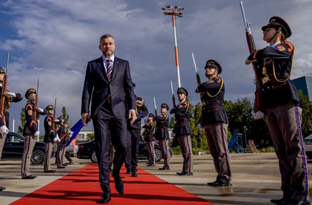 Požiar rodinného domu si vyžiadal jednu obeť, mladého muža bez známok života našli v podkroví