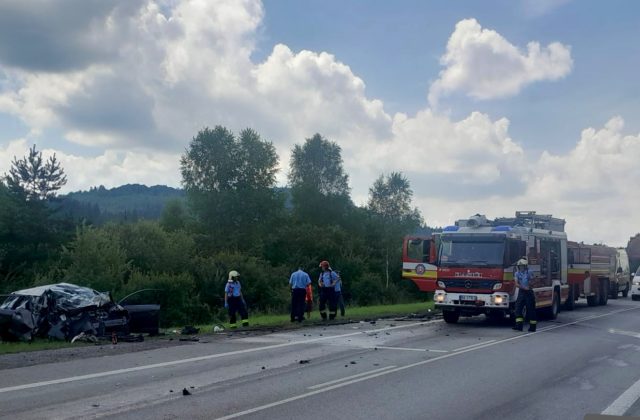 Za tunelom Horelica sa stala tragická dopravná nehoda, vodič osobného auta zrážku neprežil (foto)