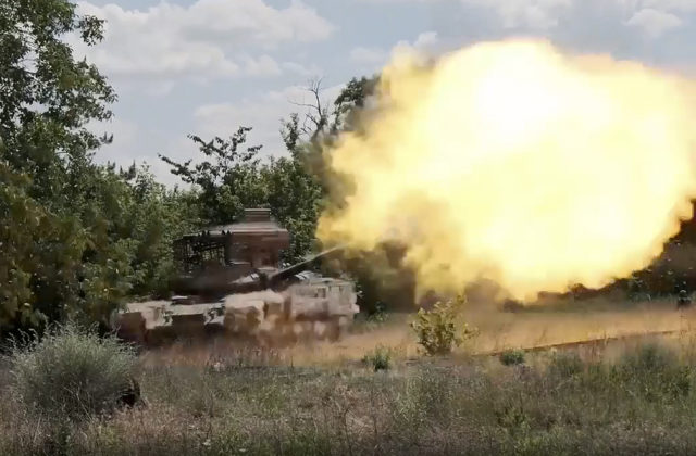 Rusko tvrdí, že pri útoku východne od Charkova zabilo najmenej sto ukrajinských vojakov