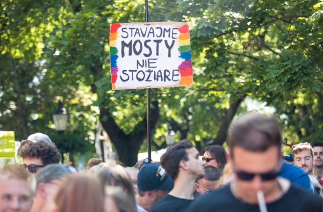 Pochod za práva LGBTI komunity podporilo aj 35 zahraničných ambasád, vyslali jasný odkaz