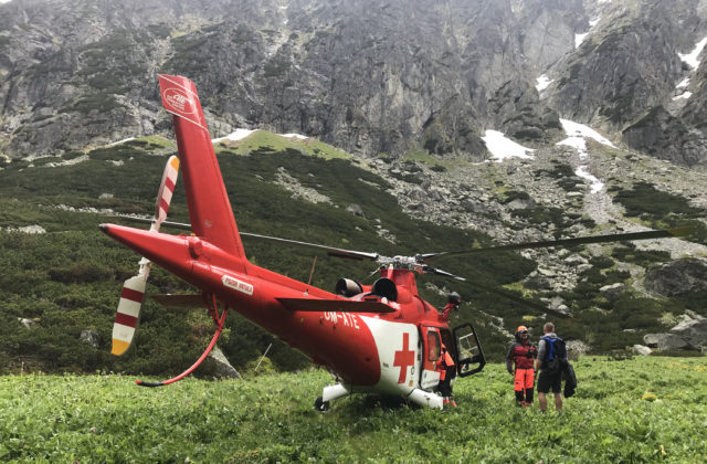 Zranený holandský turista musel stráviť noc v Tatrách, ráno mu na pomoc letel vrtuľník