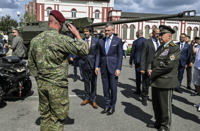 Štát musí investovať do vlastnej bezpečnosti, vyhlásil Pellegrini po návšteve ministerstva obrany (foto+video)