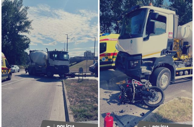 Motocyklista sa na križovatke zrazil s nákladným autom, zraneniam na mieste podľahol (foto)