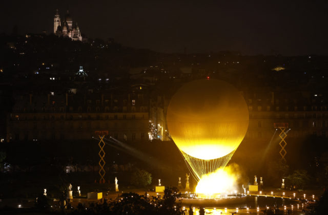 Olympijský oheň v Paríži počas dňa „sedí“ a každú noc vzlietne. Kotol je jedinečný vo veľa veciach (foto)