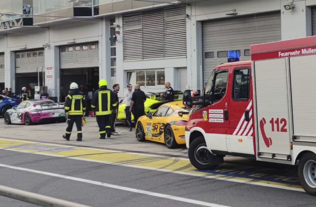 Výbuch na pretekárskom okruhu Nürburgring zranil 22 ľudí, podľa polície explodovala nádoba so stlačeným vzduchom