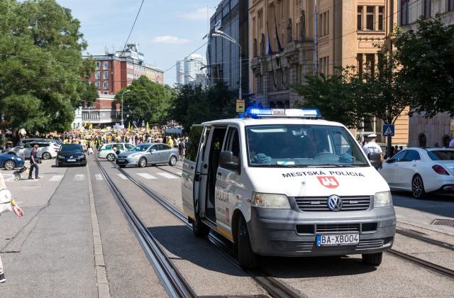 Polícia v Bratislave upozorňuje na možné obmedzenia pre protesty, vodiči by mali rátať so zdržaním