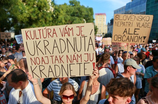 Šimkovičová bude mať pred ministerstvom Slovenské kultúrne povstanie. Aký bude štafetový protest?