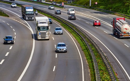 Zdražejú potraviny a tovary, zaplatia to ľudia. Ekorozhodnutie zvýši cenu prepravy kamiónmi