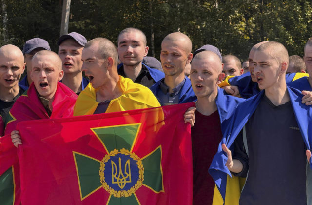 Kyjev a Moskva si vymenili stovky zajatcov, medzi nimi sú aj obrancovia Azovstaľu (foto)