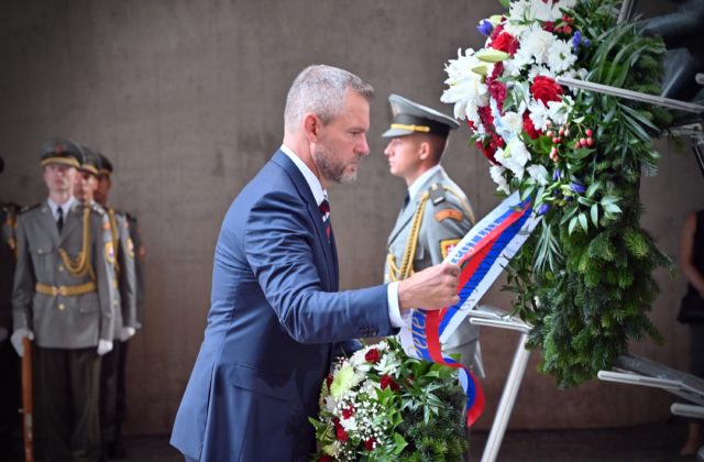 Oslavy 80. výročia SNP pokračujú. Na programe je veľkolepá vojenská prehliadka, galavečer i ohňostroj (video+foto)