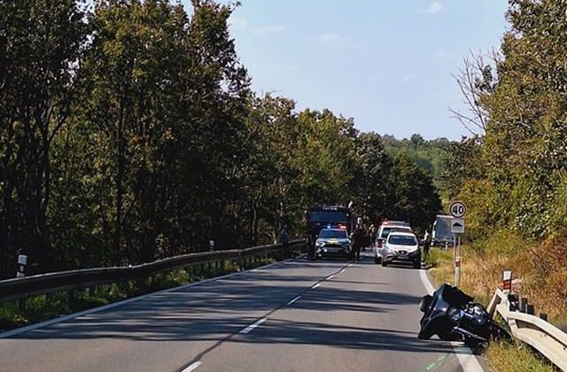 Cesta cez Bielu Horu je pre nehodu čiastočne prejazdná, na mieste zasahovali leteckí záchranári