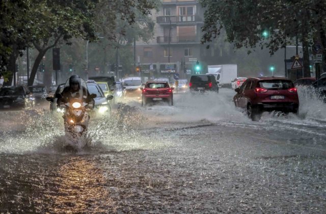 Severné Taliansko zasiahli silné búrky a prívalové dažde, jeden muž je nezvestný