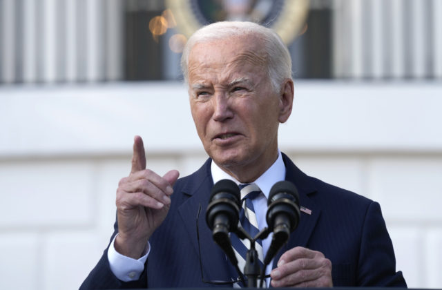 Biden môže povoliť Ukrajine zaútočiť hlboko na ruské územie, tvrdí Blinken