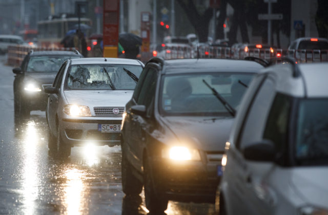 Bratislava sa pripravuje na prívalové dažde, mesto varuje aj pred stúpajúcou hladinou Dunaja a Moravy