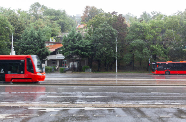 Hasiči a záchranári zasahovali v Bratislavskom kraji 124-krát, riešili spadnuté stromy aj zaplavené oblasti