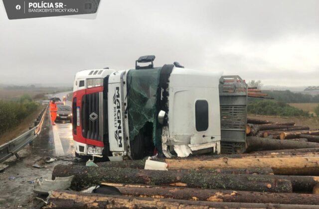 Rýchlostná cesta R2 v smere na Lučenec je uzavretá, vodič kamióna neprežil nehodu (foto)