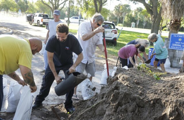 Florida sa pripravuje na hurikán, vlna s výškou nad tri metre sa nedá prežiť, varujú meteorológovia