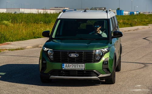 Test Ford Turneo Courier Active – jazdí ako osobák, svetlá ako dodávka