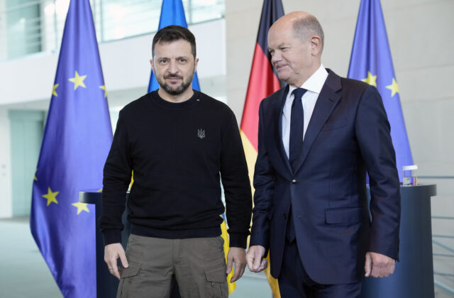 Zelenskyj dúfa, že od nemeckého kancelára dostane rakety dlhého doletu