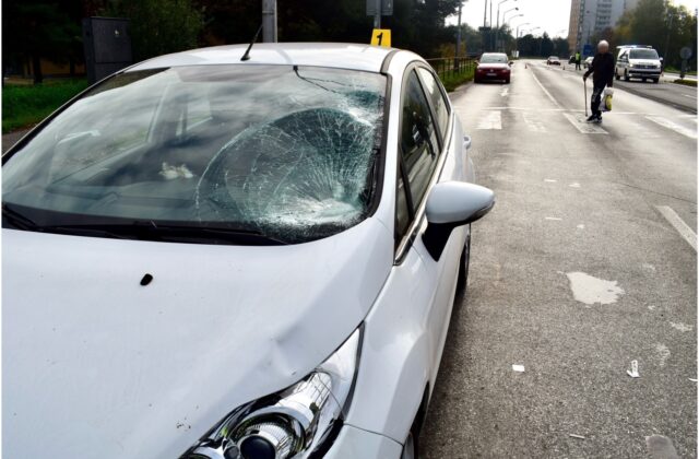 Chodkyňu v Leviciach zrazilo na priechode auto, v nemocnici zraneniam podľahla