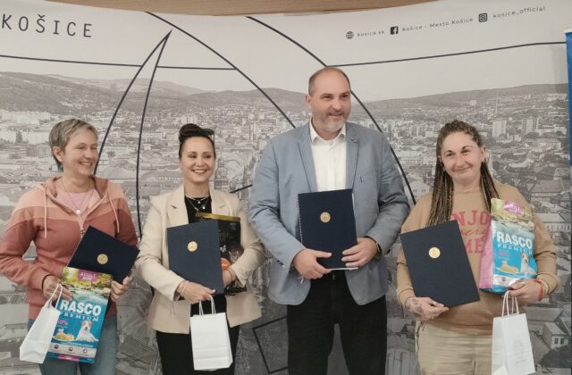 Mesto Košice spustilo zbierku pre opustené zvieratá, Polaček tiež podpísal zmluvy o poskytnutí dotácií pre útulky (foto)