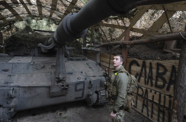 Moskva na Ukrajine za jediný deň stratila takmer 1 600 vojakov