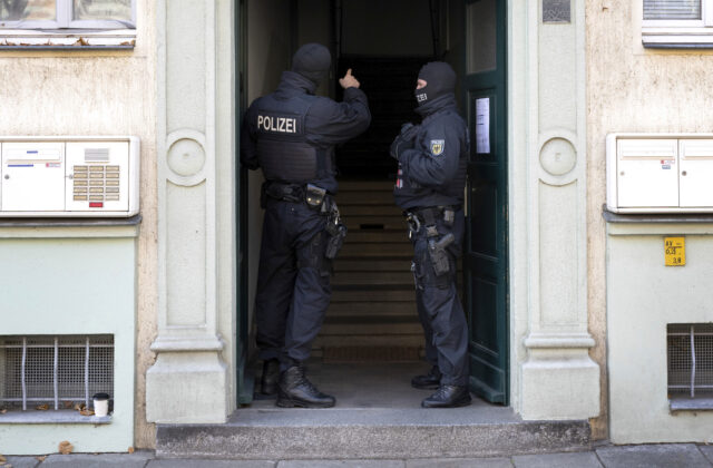 Nemecká polícia zadržala osem podozrivých členov krajne pravicovej militantnej skupiny