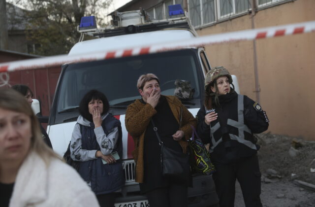 Ruský útok riadenými bombami zabil v ukrajinskom meste Záporožie štyroch civilistov