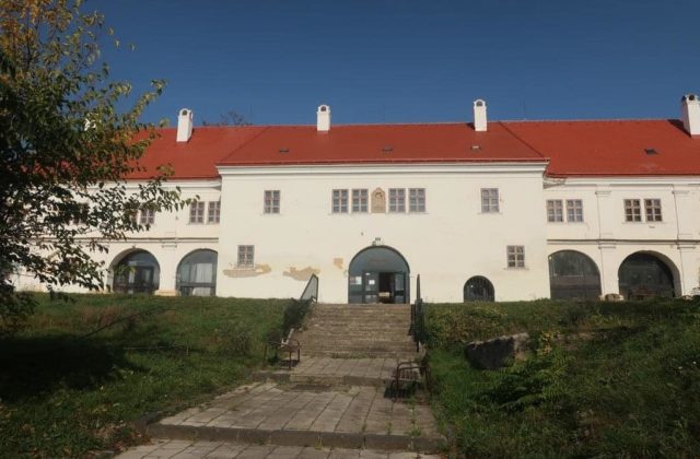 Na obnovu Draškovičovského kaštieľa v Čachticiach vyčlenilo Remišovej ministerstvo osemstotisíc eur