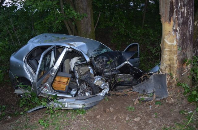 Pri tragickej dopravnej nehode vyhasol život 33-ročného muža, nezvládol prejazd zákrutou (foto)