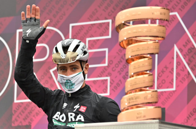 Sagan skončil tretí v 3. etape na Giro d’Italia, prekvapujúco trimfoval Taco van der Hoorn