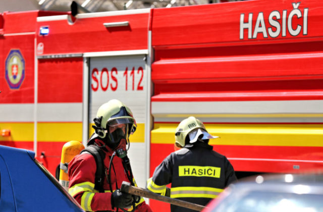 Požiar opustenej budovy v bratislavskom Lamači si vyžiadal jeden ľudský život