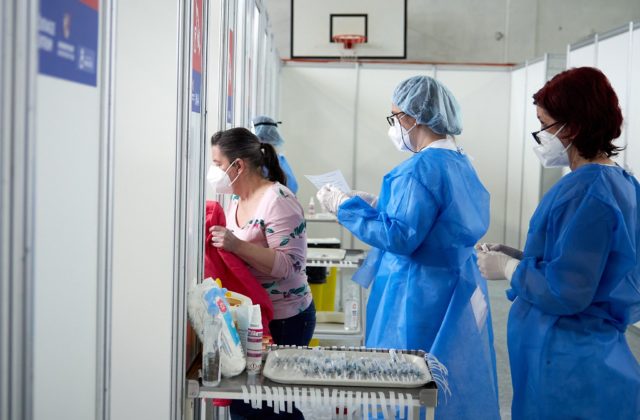 Situácia na Slovensku je veľmi priaznivá, najväčší záujem o očkovanie proti COVID-19 je na západe