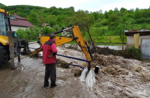 Meteorológovia varujú pred povodňami z trvalého dažďa, pre tri okresy platí výstraha tretieho stupňa