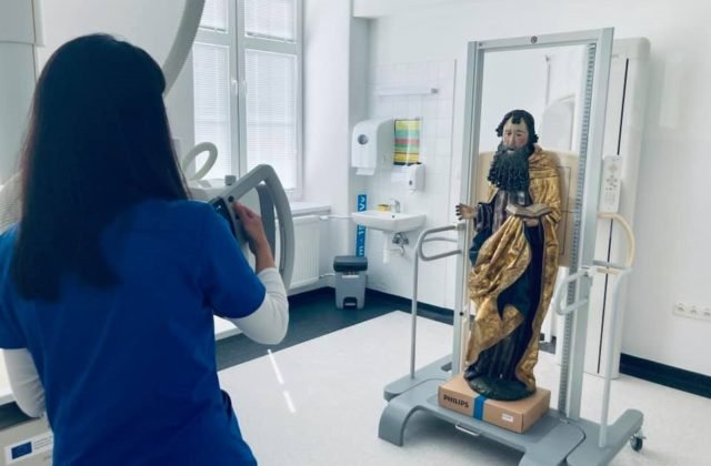 Levočská nemocnica pomohla pri výskume historických artefaktov, sochy svätých putovali na röntgen