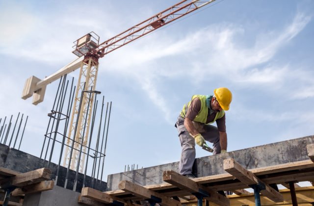 Rast cien stavebných materiálov si môžu zhotovitelia stavieb vykompenzovať pomocou metodiky Doležalovho ministerstva