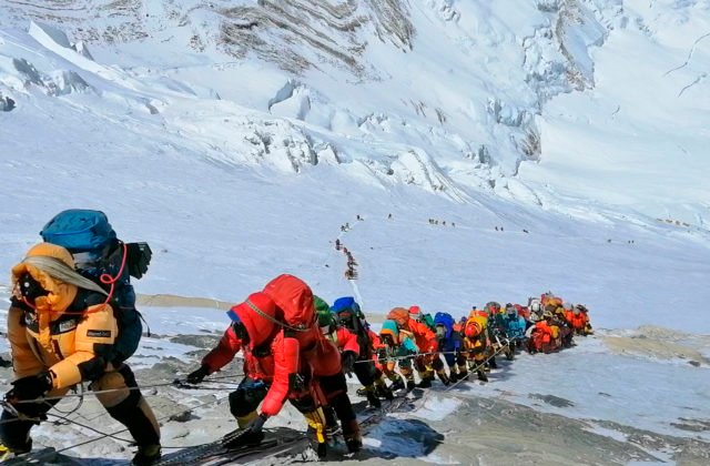 Na Mount Evereste sa malo koronavírusom nakaziť najmenej 100 ľudí, Nepál to popiera