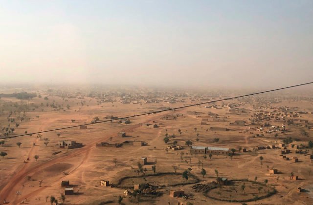 Ozbrojenci zaútočili na severe štátu Burkina Faso, zabili najmenej sto ľudí