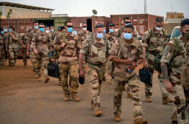 Francúzsko chce pretransformovať vojenskú operáciu proti islamskému extrémizmu v Mali