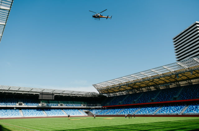 Nevídaný svetový rekord zo Slovenska! Futbalista spracoval padajúcu loptu z výšky 60 metrov!