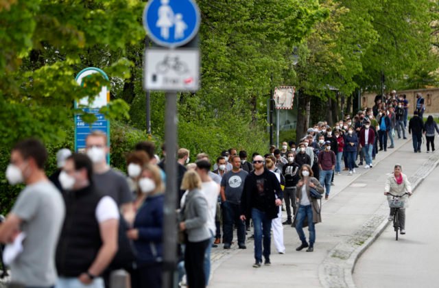 Poľsko spustilo celoštátnu očkovaciu lotériu. V hre sú peniaze, ale aj autá