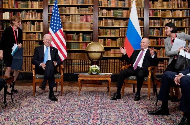 Rokovania medzi USA a Ruskom nebudú podľa Putinovho hovorcu ľahké, prediskutujú konflikty či pandémiu
